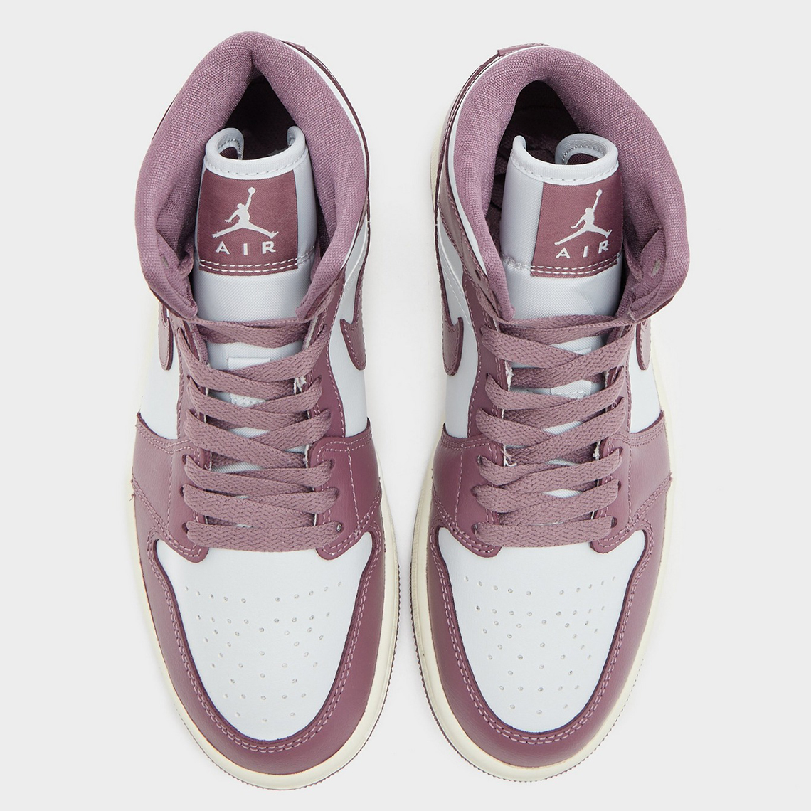 Air Jordan 1 Mid Sky J Mauve: Phiên bản mới với điểm nhấn độc đáo hơn Air Jordan 1 Retro High OG? - 3