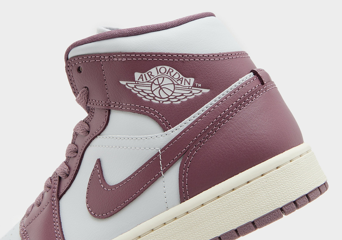 Air Jordan 1 Mid Sky J Mauve: Phiên bản mới với điểm nhấn độc đáo hơn Air Jordan 1 Retro High OG? - 4