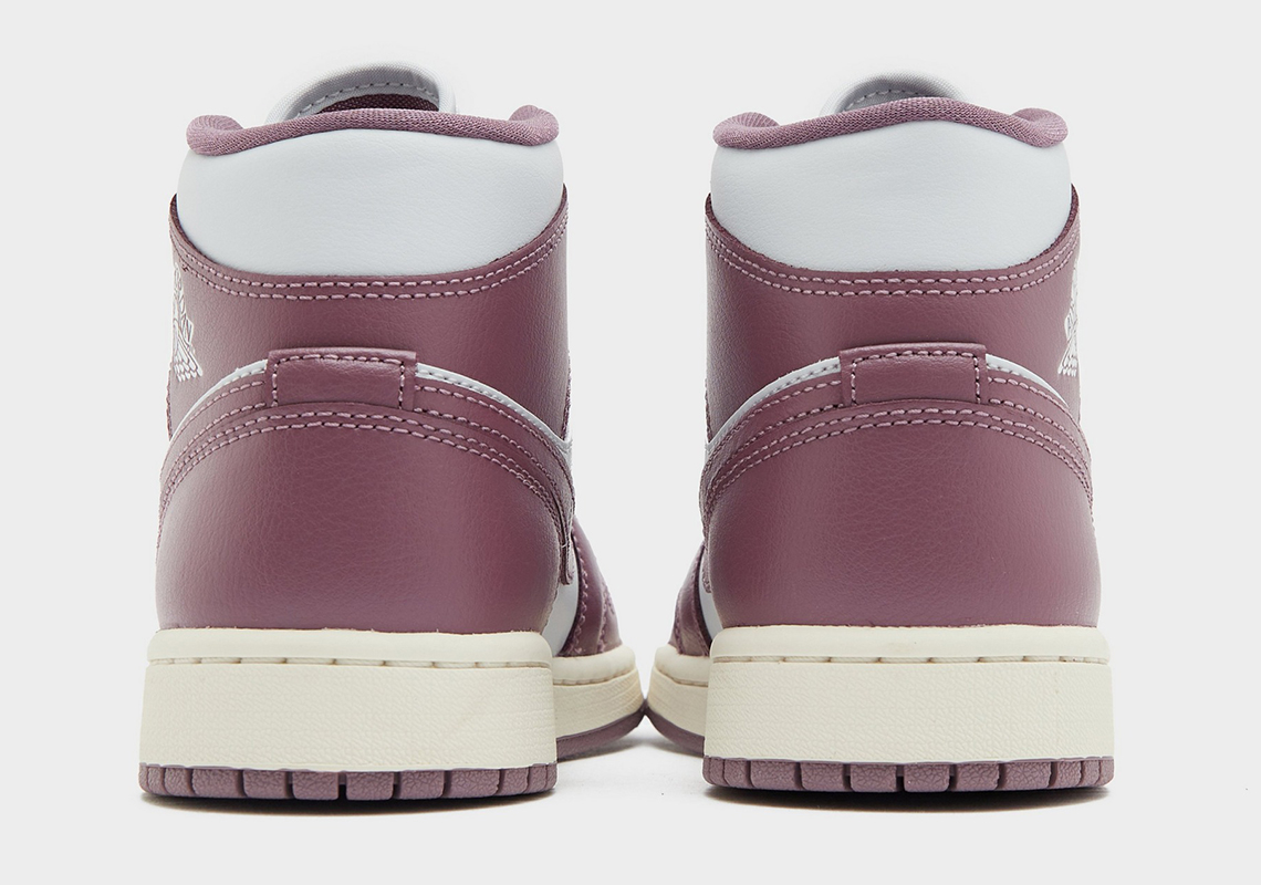 Air Jordan 1 Mid Sky J Mauve: Phiên bản mới với điểm nhấn độc đáo hơn Air Jordan 1 Retro High OG? - 5