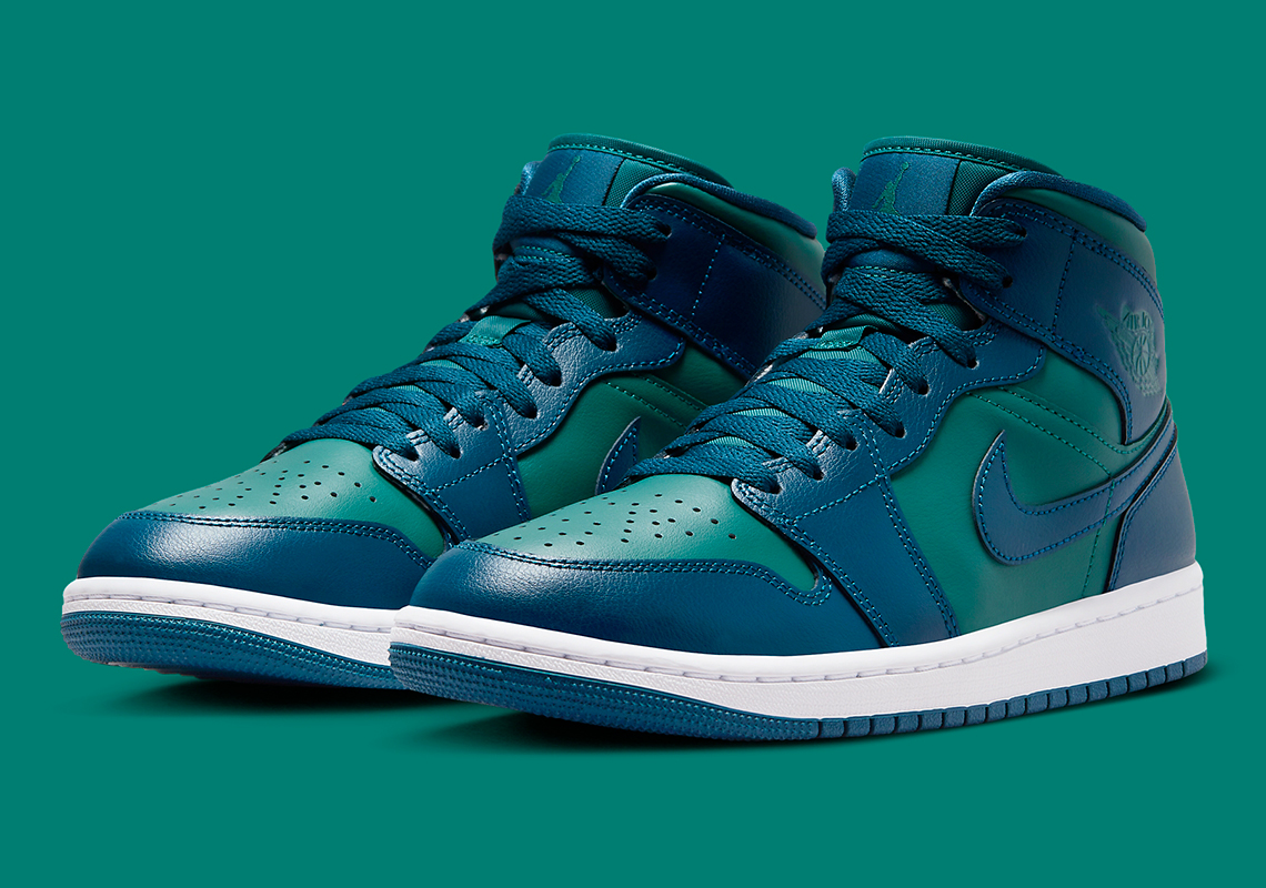 Air Jordan 1 Mid Sky J Teal: Sự kết hợp độc đáo với hình ảnh Chicago! - 1