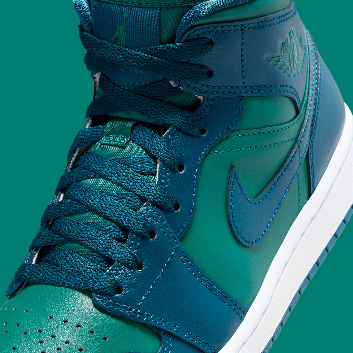 Air Jordan 1 Mid Sky J Teal: Sự kết hợp độc đáo với hình ảnh Chicago! - 7
