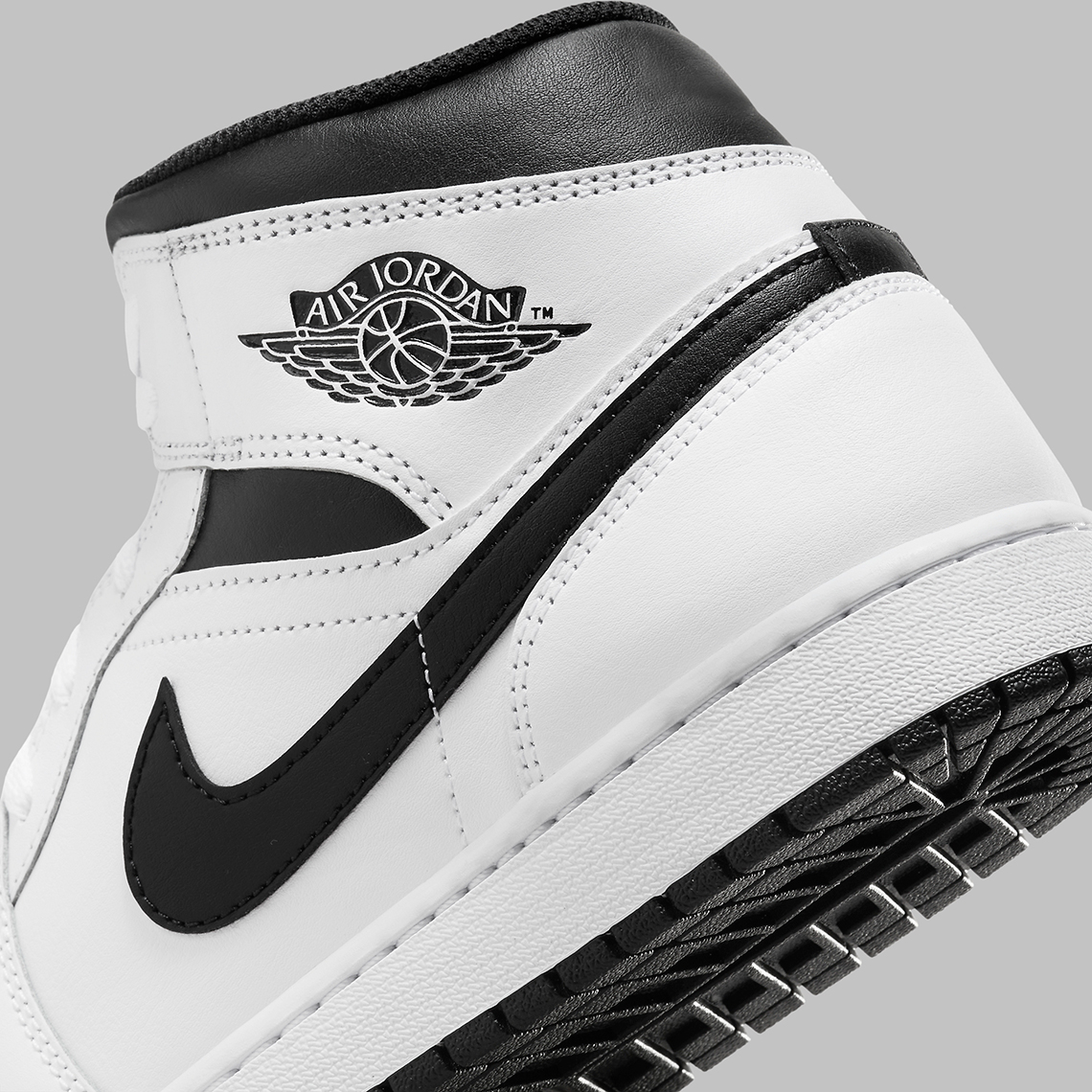 Air Jordan 1 Mid Stormtrooper: Phối Màu Độc Đáo Cho Mùa Thu - 8