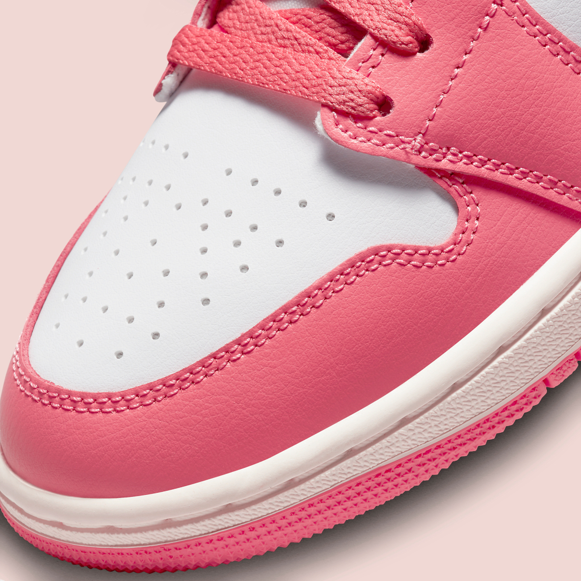 Air Jordan 1 Mid Strawberries là mẫu không thể bỏ qua đối với bất kỳ tín đồ nào - 7