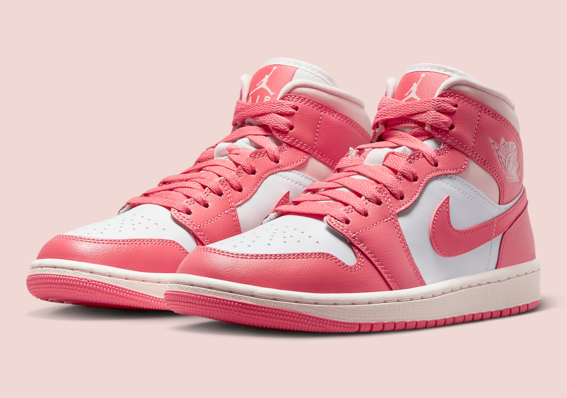 Air Jordan 1 Mid "Strawberries" là mẫu không thể bỏ qua đối với bất kỳ tín đồ nào