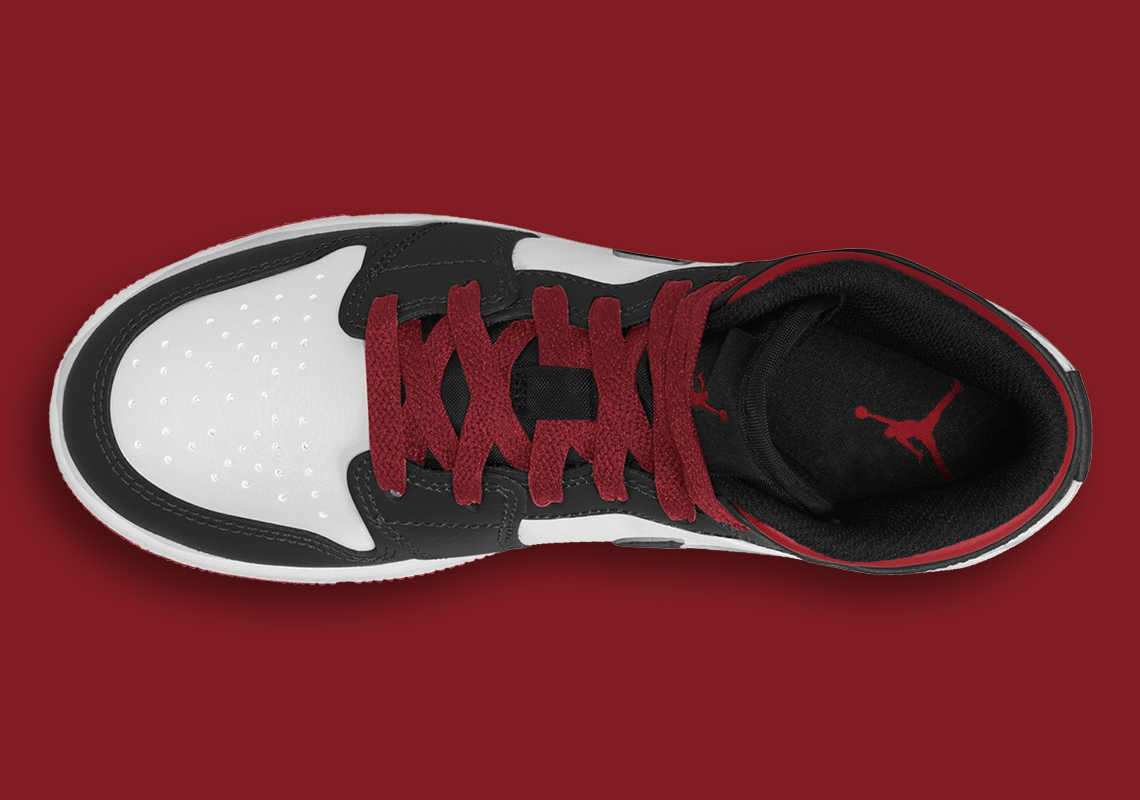 Air Jordan 1 mid trẻ em này có nét tương đồng với vẻ ngoài của Original Black Toe - 3