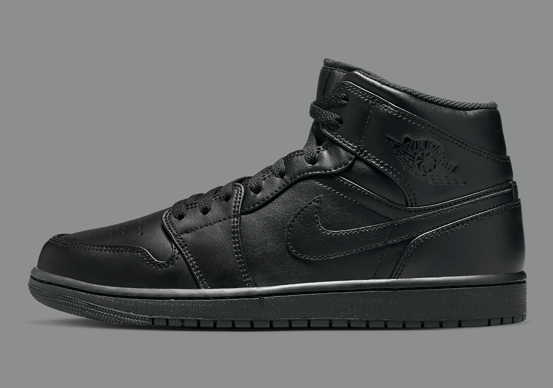 Air Jordan 1 Mid Triple Black trở lại vào ngày 27 tháng 9 - 2