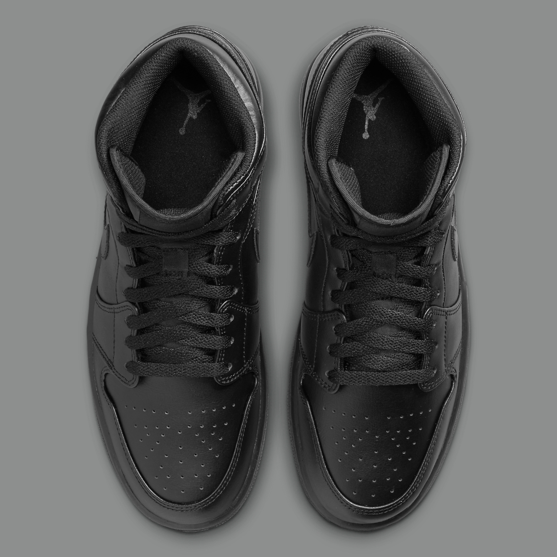 Air Jordan 1 Mid Triple Black trở lại vào ngày 27 tháng 9 - 4