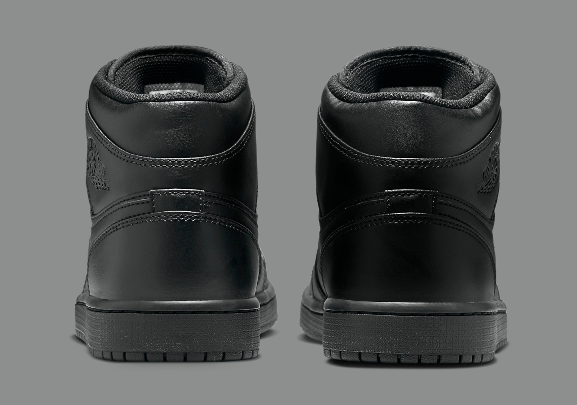 Air Jordan 1 Mid Triple Black trở lại vào ngày 27 tháng 9 - 5