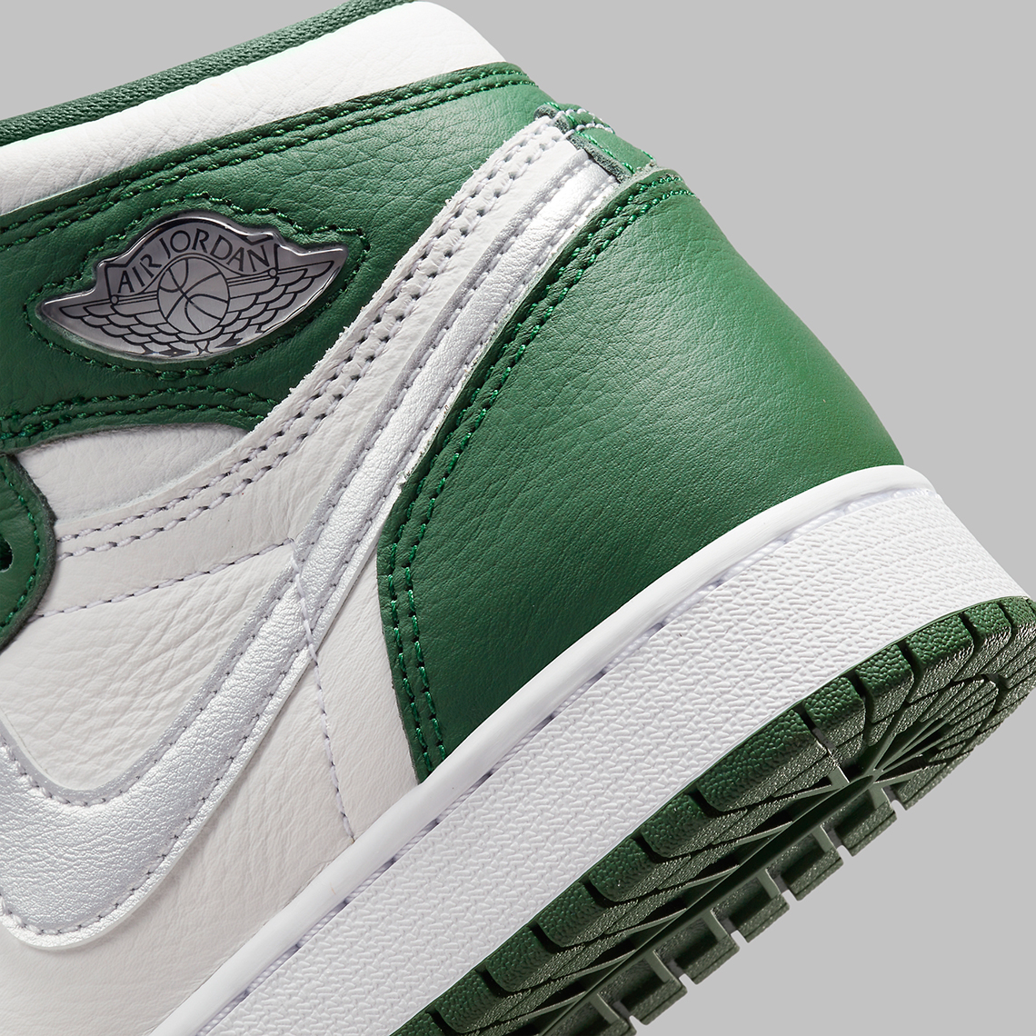 Air Jordan 1 Retro High OG Gorge Green xuất hiện trong kích thước cho học sinh - 8