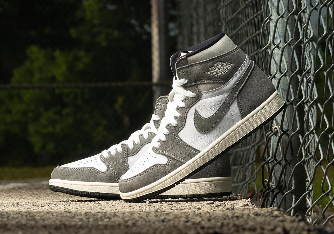 Air Jordan 1 Retro High OG 'Washed Black': Phối màu độc đáo mang lại phong cách vintage - 1