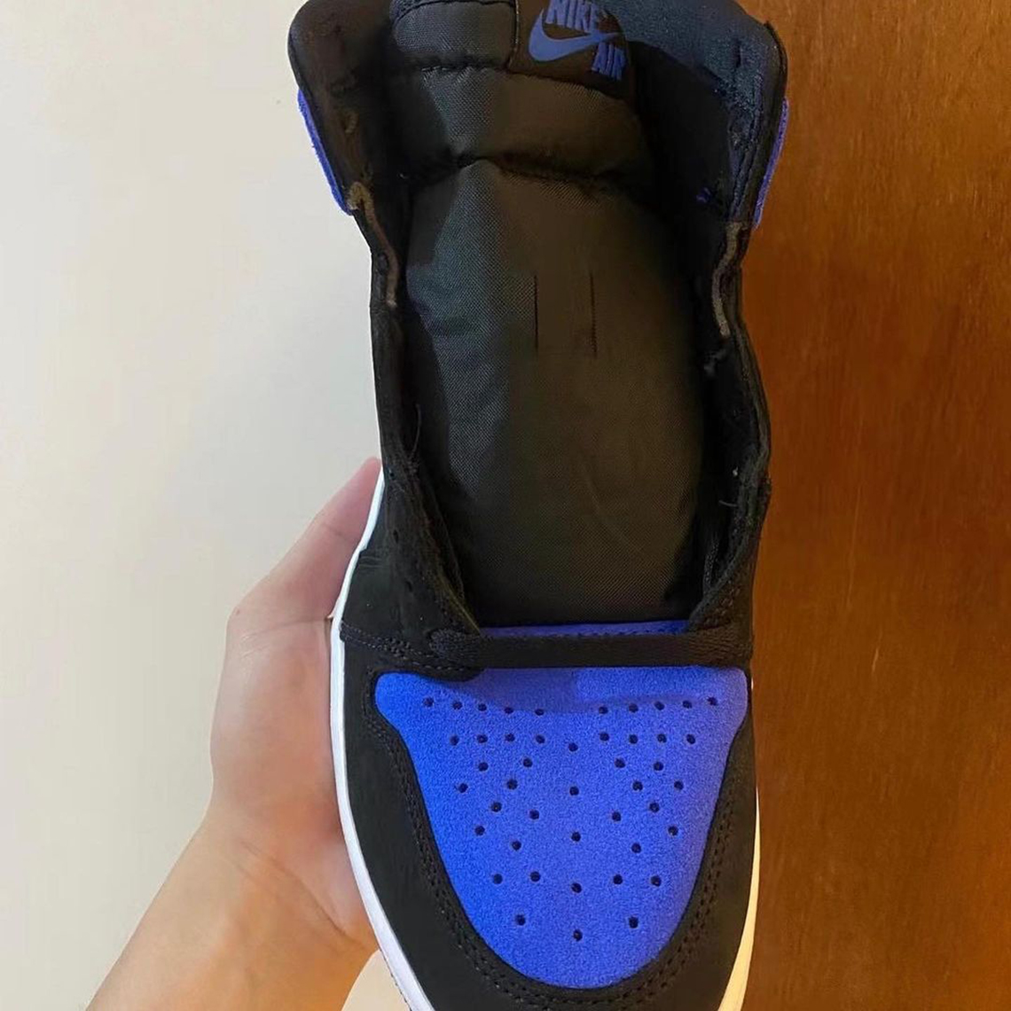 Air Jordan 1 Royal Reimagined - Sự đánh giá lại đầy sáng tạo của dòng sản phẩm - 10