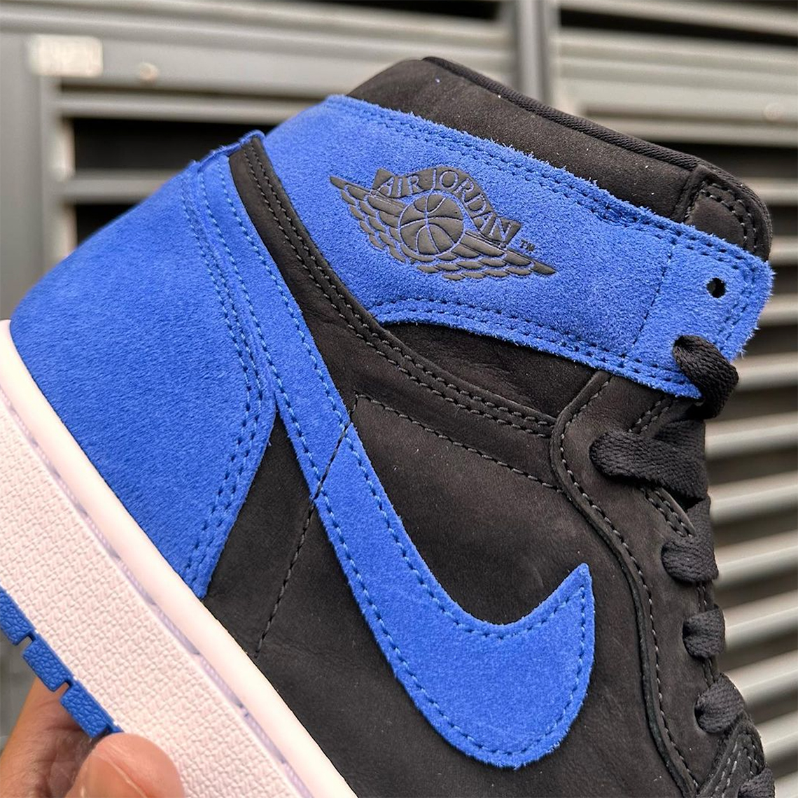 Air Jordan 1 Royal Reimagined - Sự đánh giá lại đầy sáng tạo của dòng sản phẩm - 5