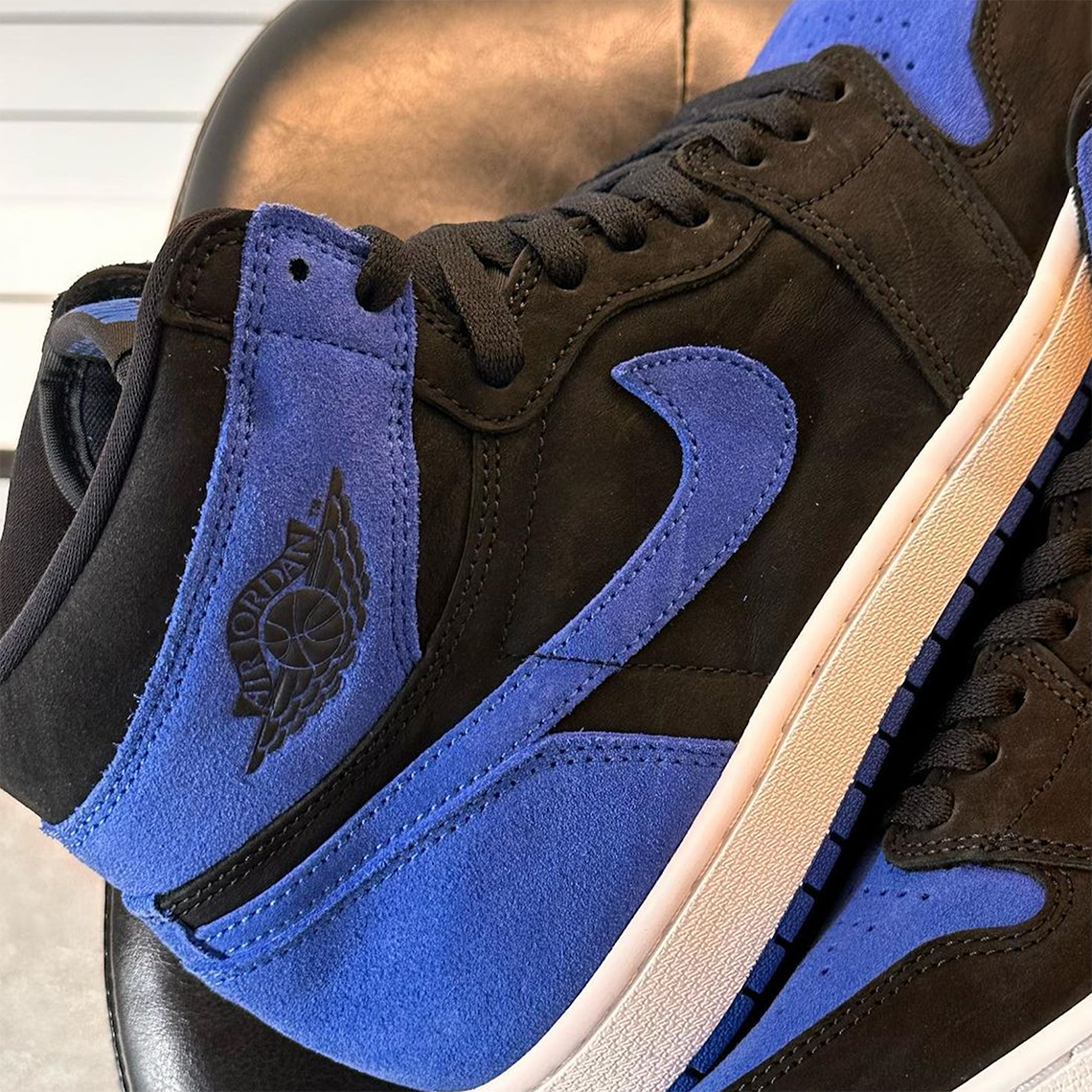 Air Jordan 1 Royal Reimagined - Sự đánh giá lại đầy sáng tạo của dòng sản phẩm - 6