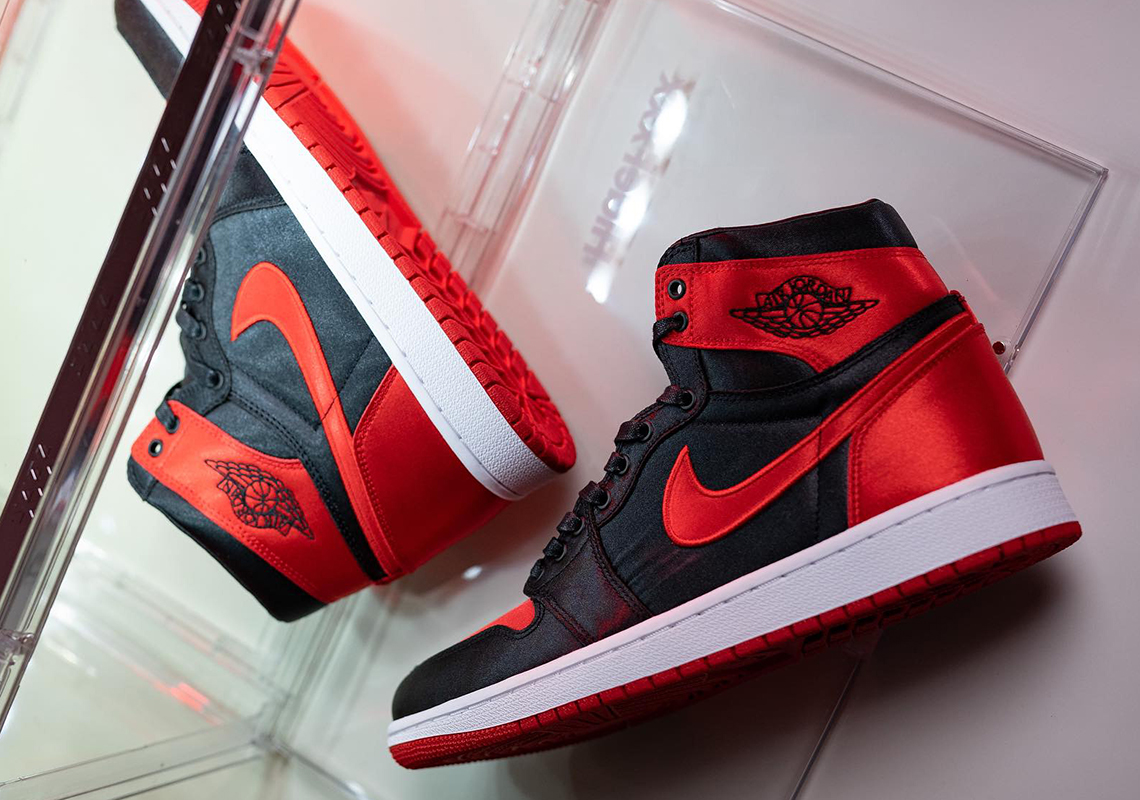 Air Jordan 1 'Satin Bred': Phiên bản tái hiện sang trọng cho phái nữ - 1