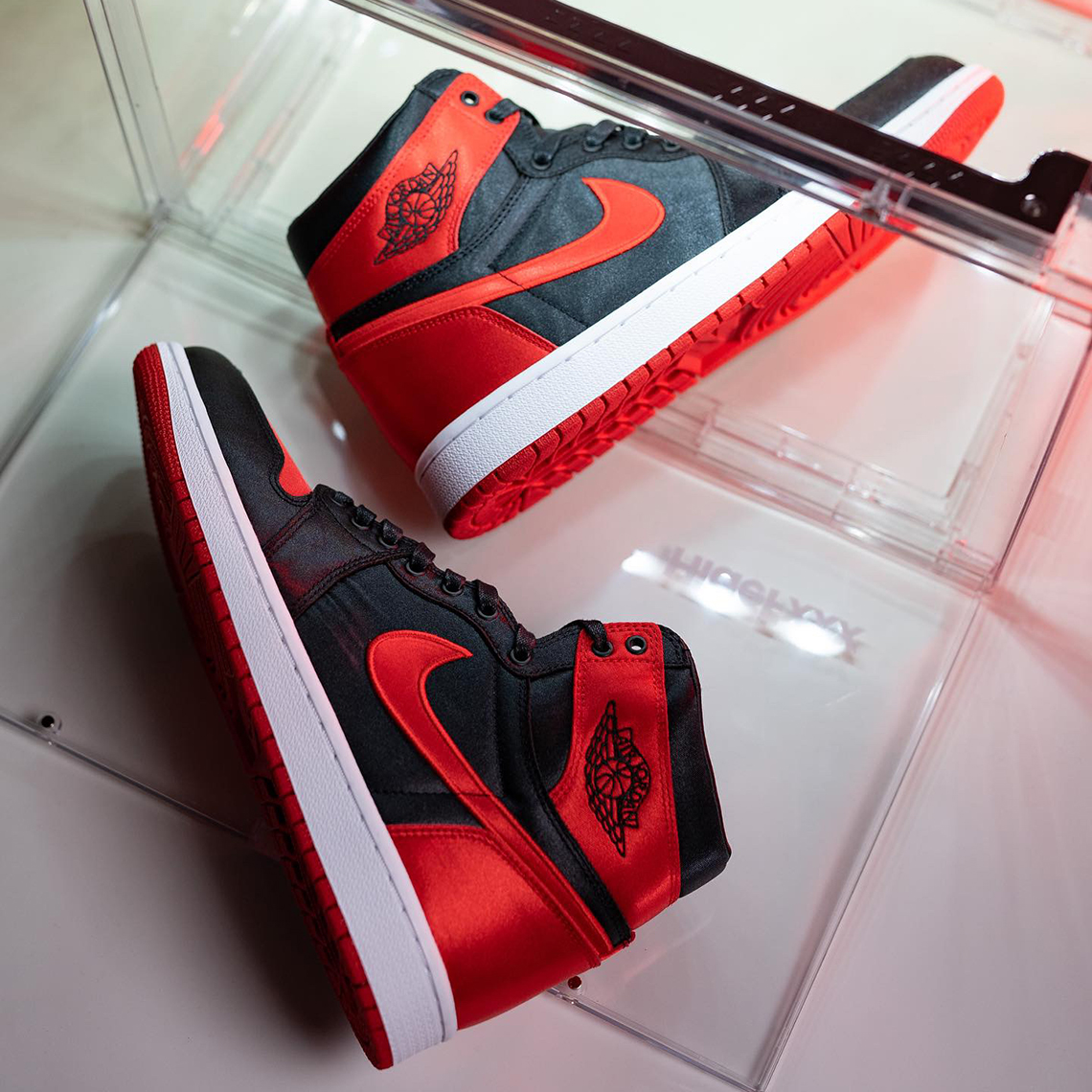 Air Jordan 1 'Satin Bred': Phiên bản tái hiện sang trọng cho phái nữ - 10