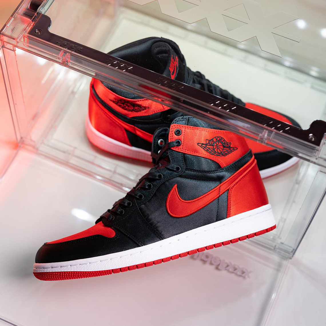 Air Jordan 1 'Satin Bred': Phiên bản tái hiện sang trọng cho phái nữ - 6