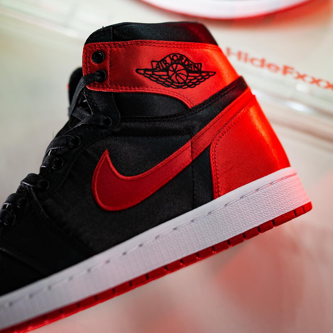 Air Jordan 1 'Satin Bred': Phiên bản tái hiện sang trọng cho phái nữ - 7