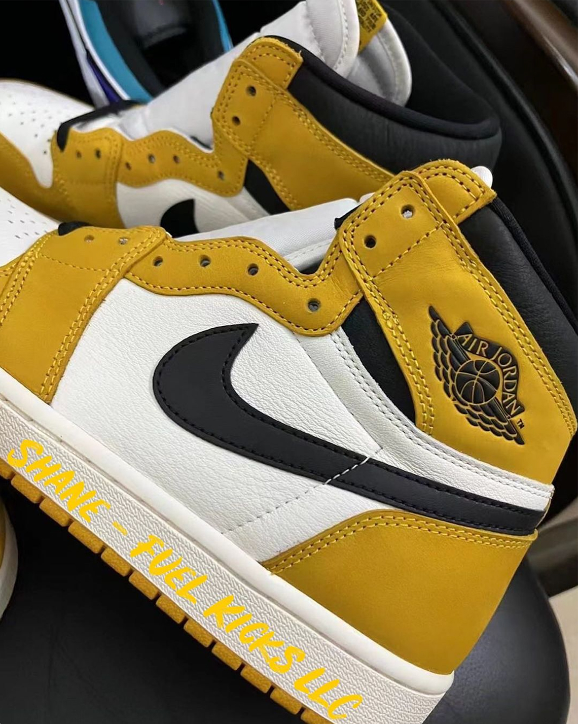 Air Jordan 1 'Yellow Ochre' - Bản Phát Hành Mới Đầy Thú Vị - 2