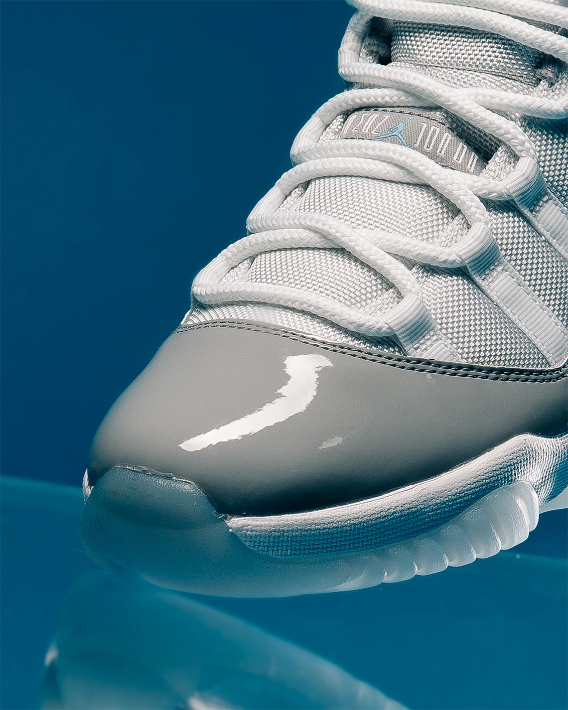 Air Jordan 11 Low Cement Grey - Sự kế thừa của đôi giày 35 năm lịch sử - 2