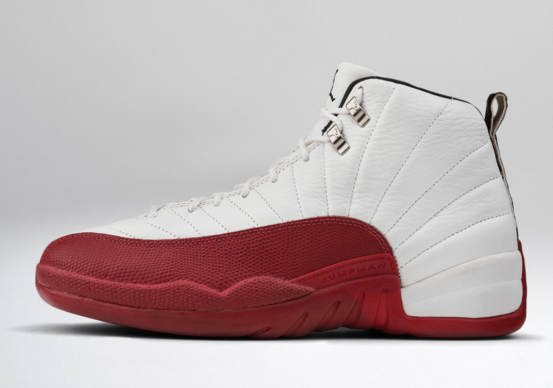 Air Jordan 12 'Cherry' trở lại sau 14 năm - 1