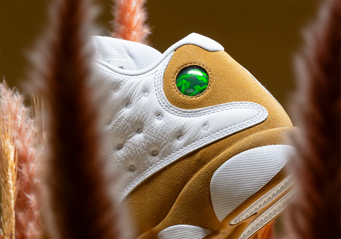 Air Jordan 13 Wheat Ra Mắt Ngày 2 - 19