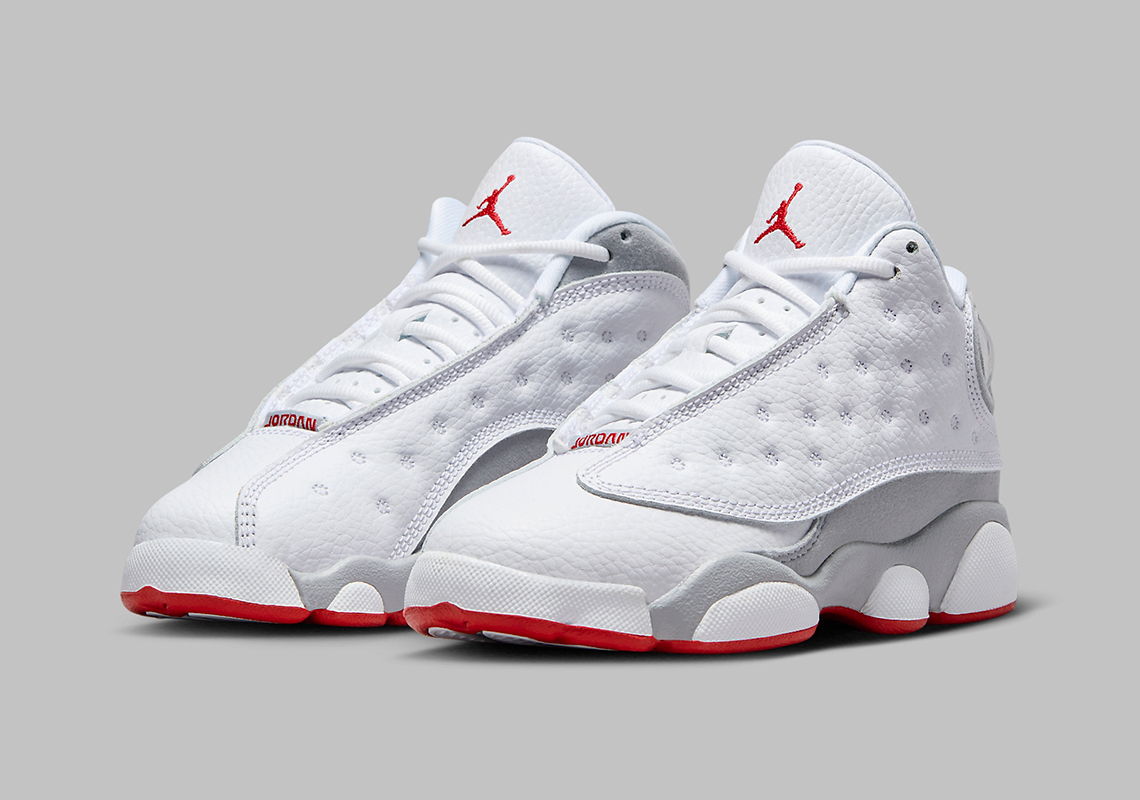 Air Jordan 13 Wolf Grey - Phiên bản mới với sự trở lại đáng mong đợi vào tháng 8 năm 2023. - 13