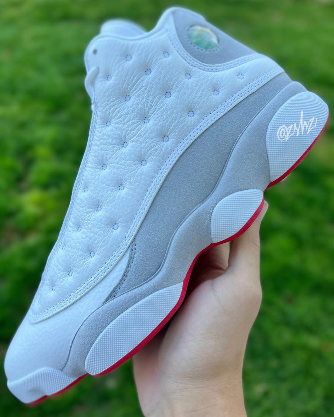 Air Jordan 13 Wolf Grey sẽ ra mắt vào tháng 7 - 2