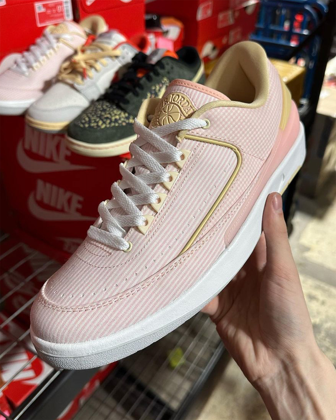 Air Jordan 2 Low Craft Atmosphere có họa tiết kẻ sọc - 2