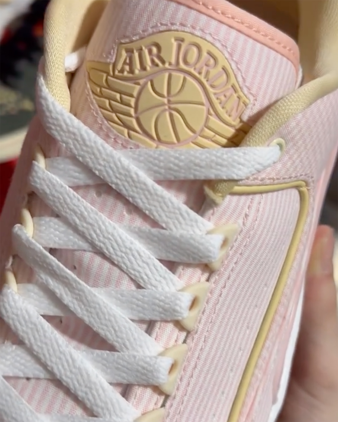 Air Jordan 2 Low Craft Atmosphere có họa tiết kẻ sọc - 4