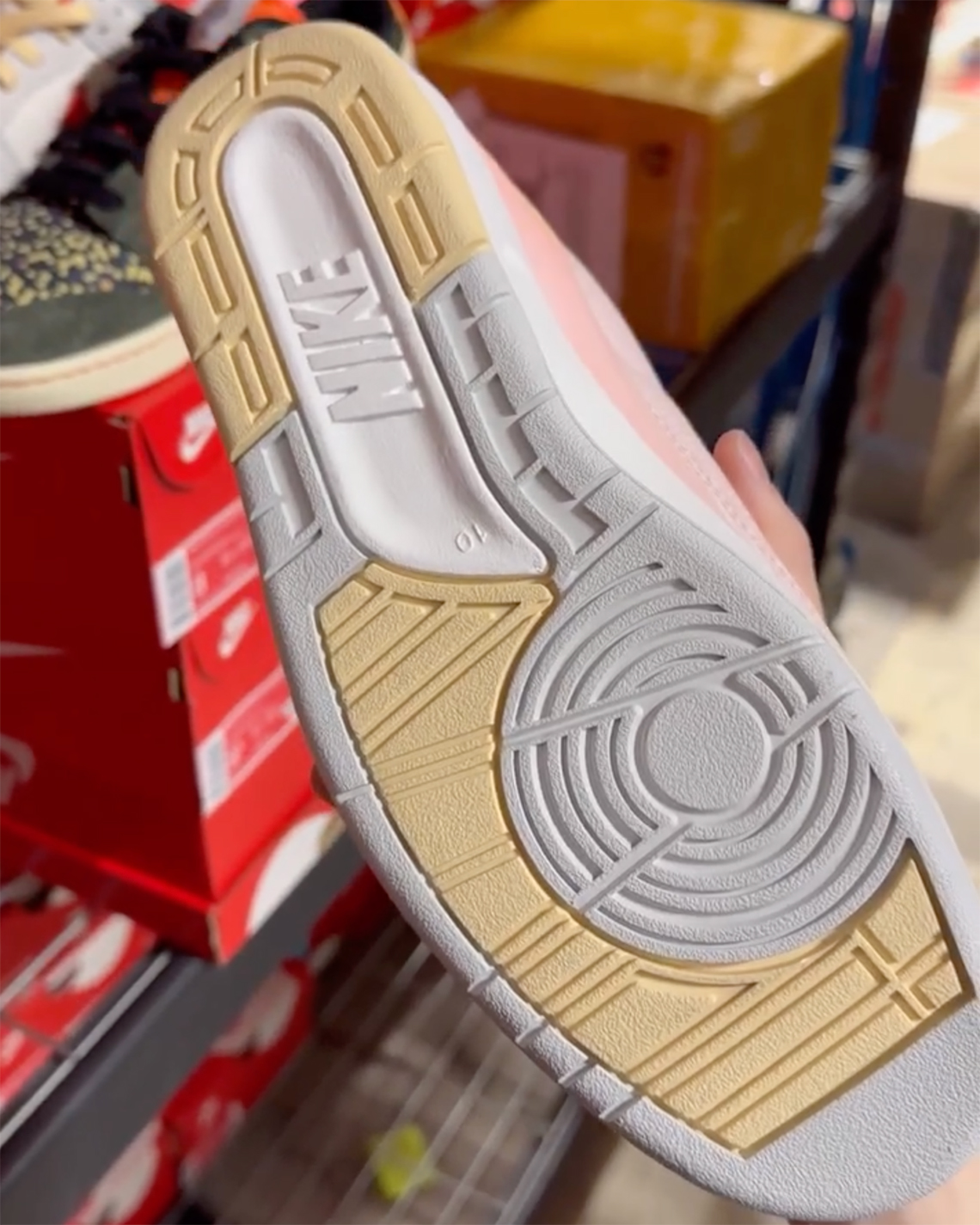 Air Jordan 2 Low Craft Atmosphere có họa tiết kẻ sọc - 5