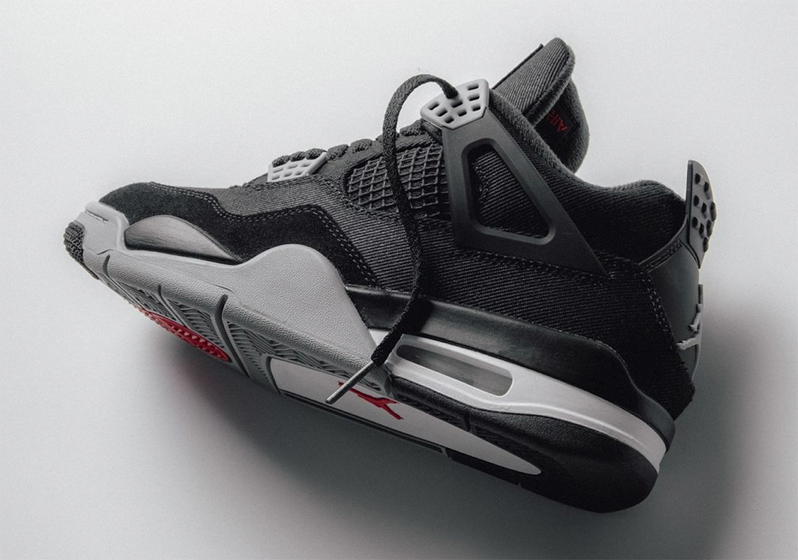 Air Jordan 4 Black Canvas phát hành thông qua Nike SNKRS vào ngày 5 tháng 10 - 1