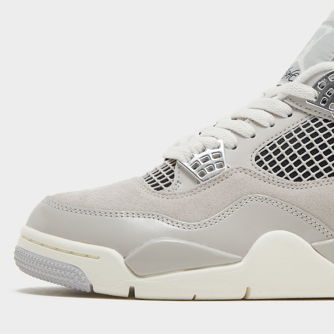 Air Jordan 4 Frozen Moments - Sự Kỷ Niệm Với Màu Sắc Thanh Lịch và Thiết Kế Tinh Tế - 6