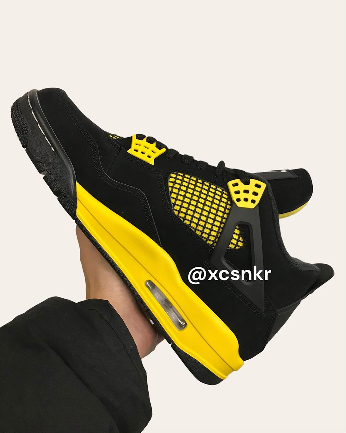 Air Jordan 4 Thunder dự kiến ​​sẽ trở lại vào ngày 13 tháng 5 - 2