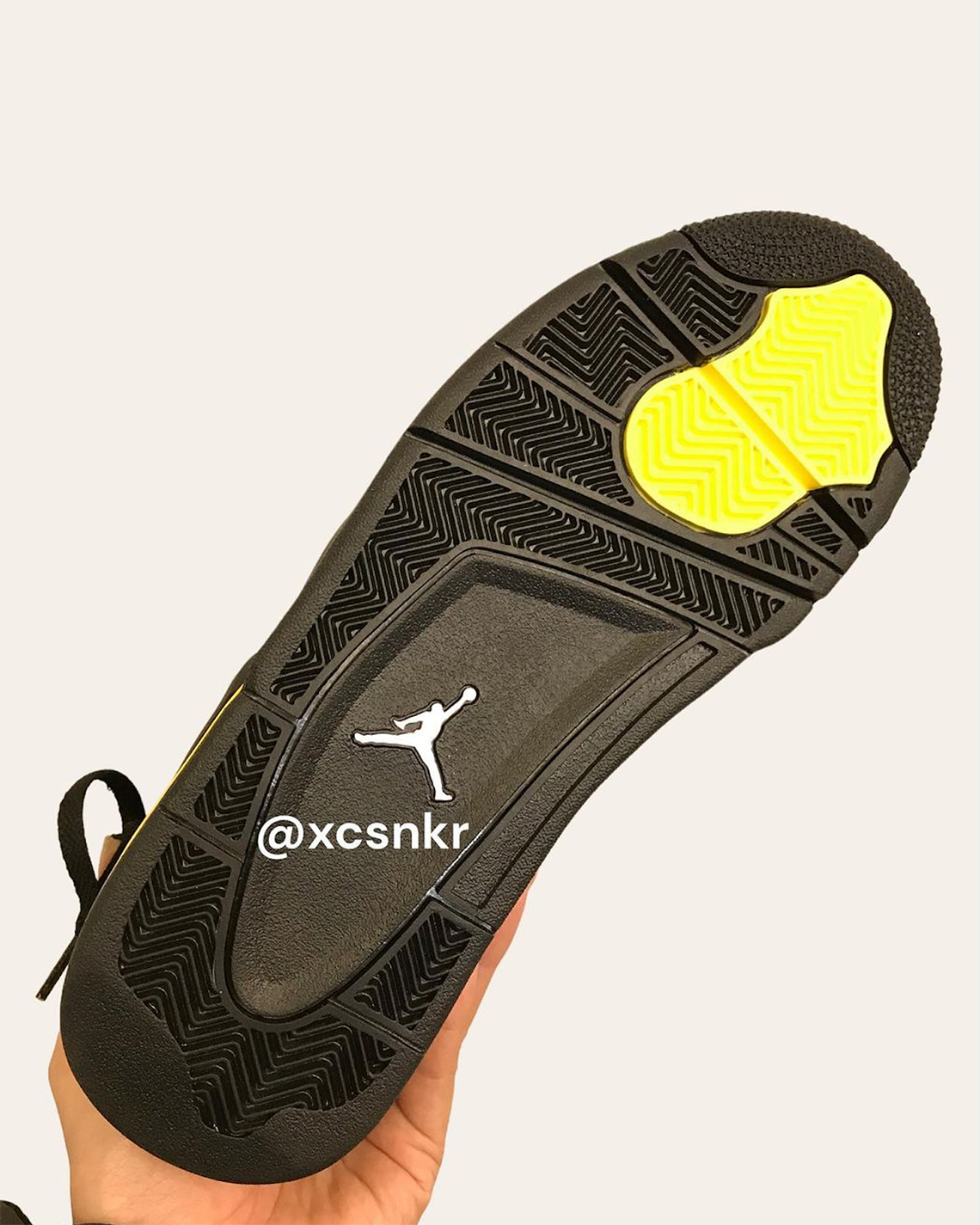 Air Jordan 4 Thunder dự kiến ​​sẽ trở lại vào ngày 13 tháng 5 - 5