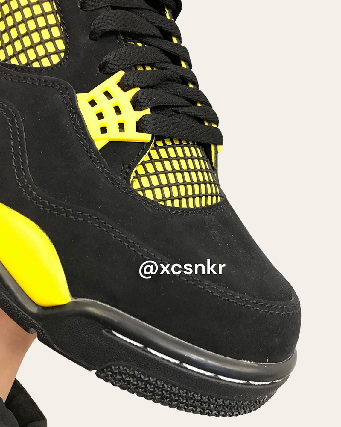 Air Jordan 4 Thunder dự kiến ​​sẽ trở lại vào ngày 13 tháng 5 - 6