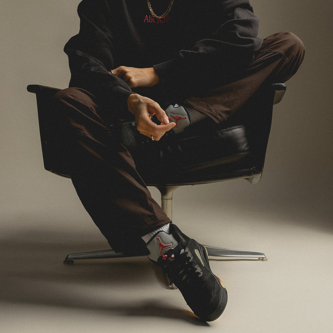 Air Jordan 5 Gore-Tex Off-Noir phát hành vào ngày 3/11/2022 tại Anh và Châu Âu - 2