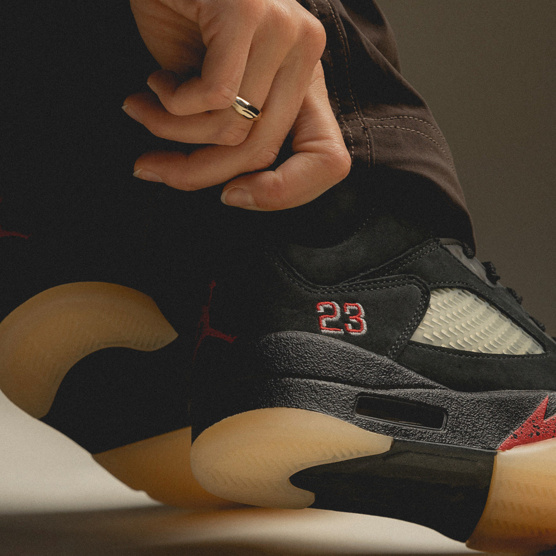 Air Jordan 5 Gore-Tex Off-Noir phát hành vào ngày 3/11/2022 tại Anh và Châu Âu - 4