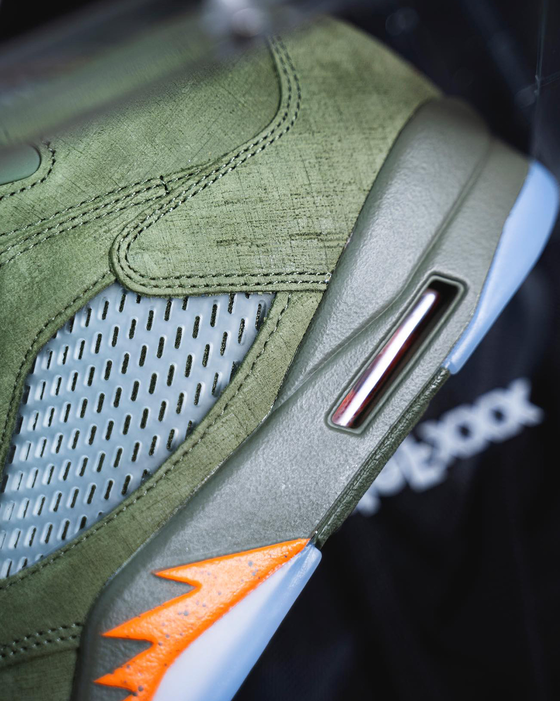 Air Jordan 5 Olive 2024: Phiên bản tái phát hành sắp tới! - 16