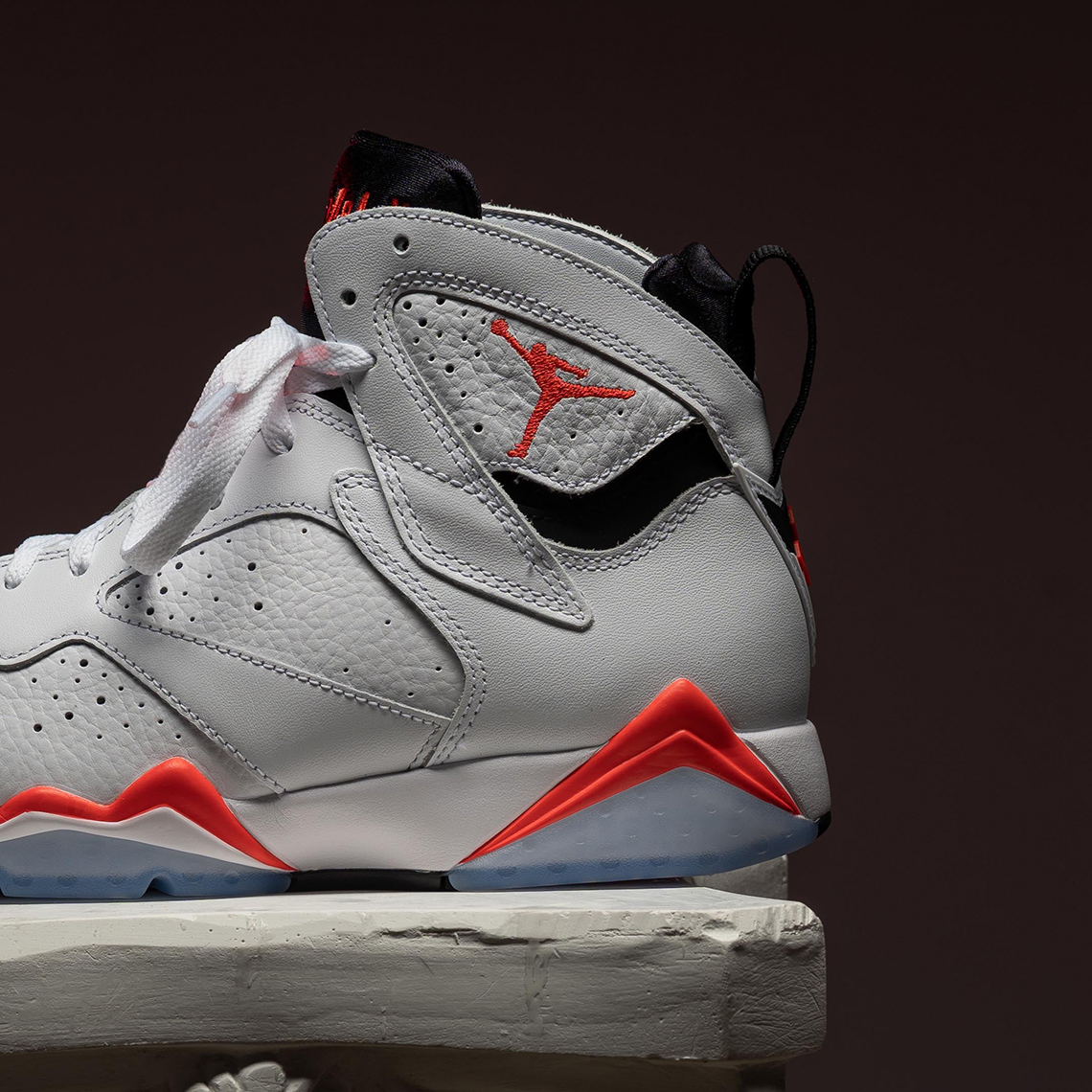 Air Jordan 7 White/Infrared: Phiên Bản Kế Thừa Của Mẫu Giày Kinh điển - 5