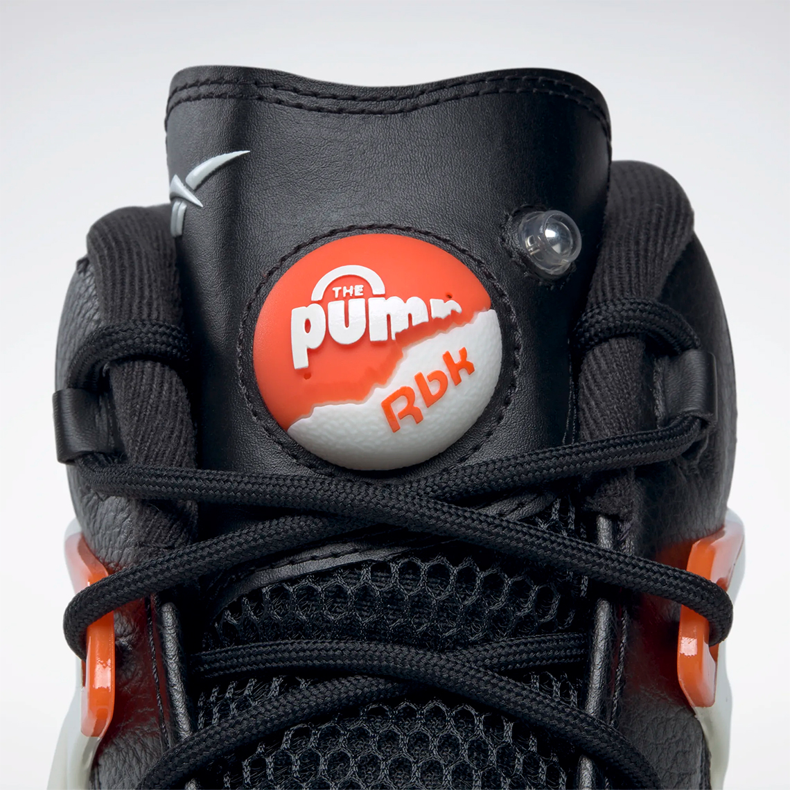 Allen Iverson và Dee Brown chạm trán trên giày Reebok Pump Question - 7