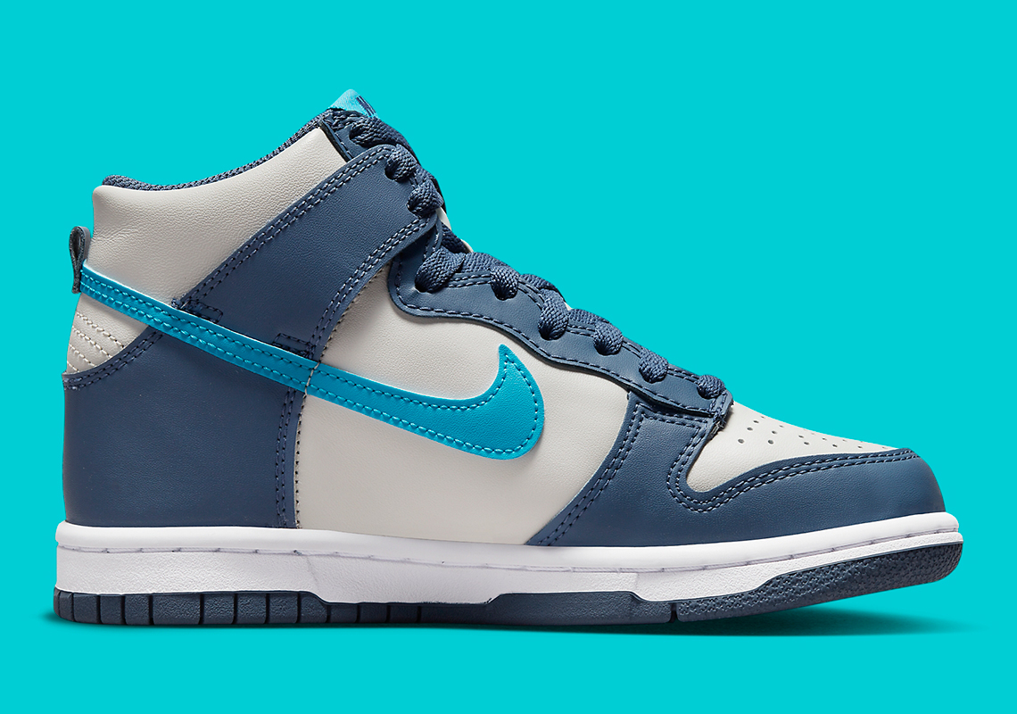 Aqua Blue Swooshes tạo điểm nhấn nổi bật cho mẫu giày sneaker Nike Dunk High - 2
