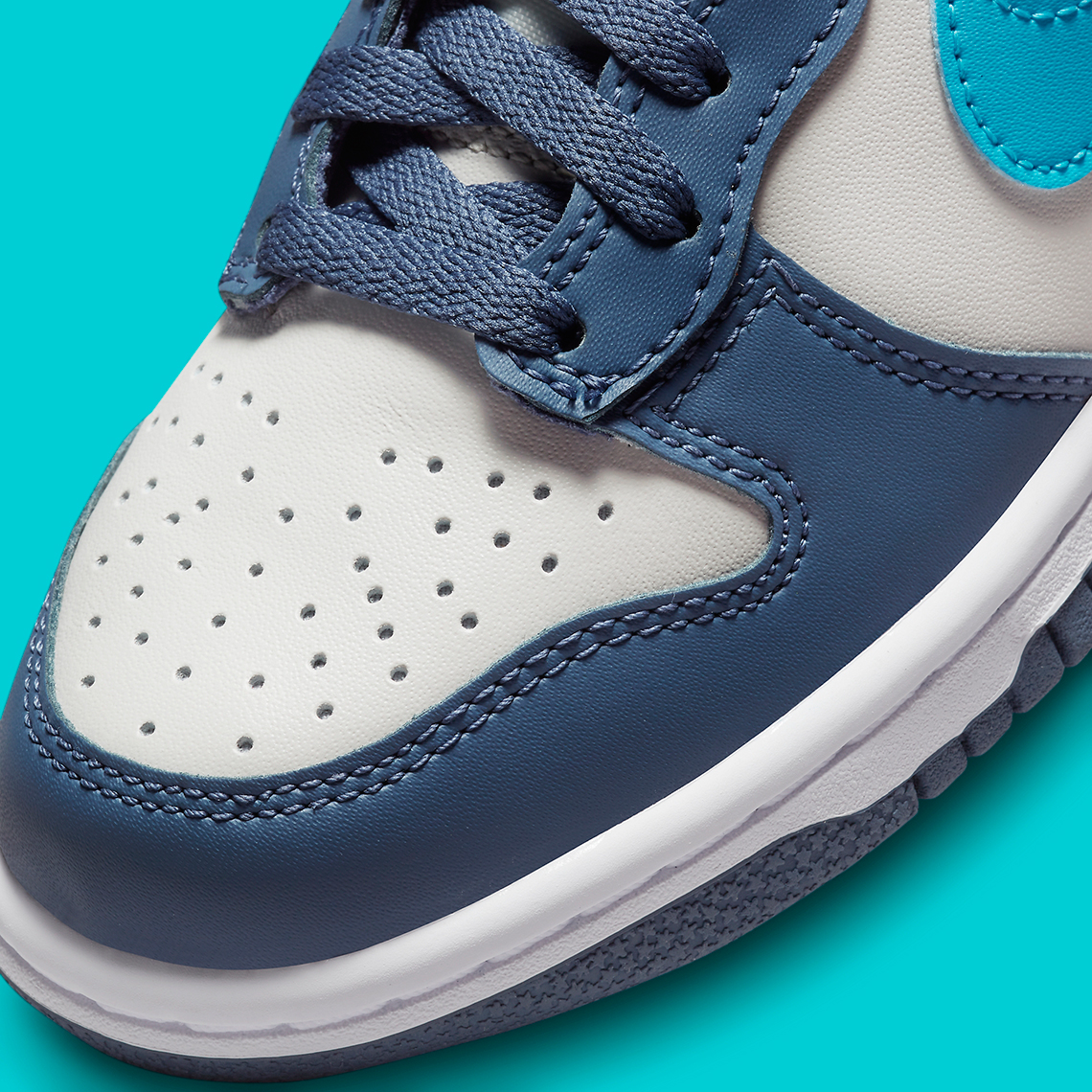 Aqua Blue Swooshes tạo điểm nhấn nổi bật cho mẫu giày sneaker Nike Dunk High - 6