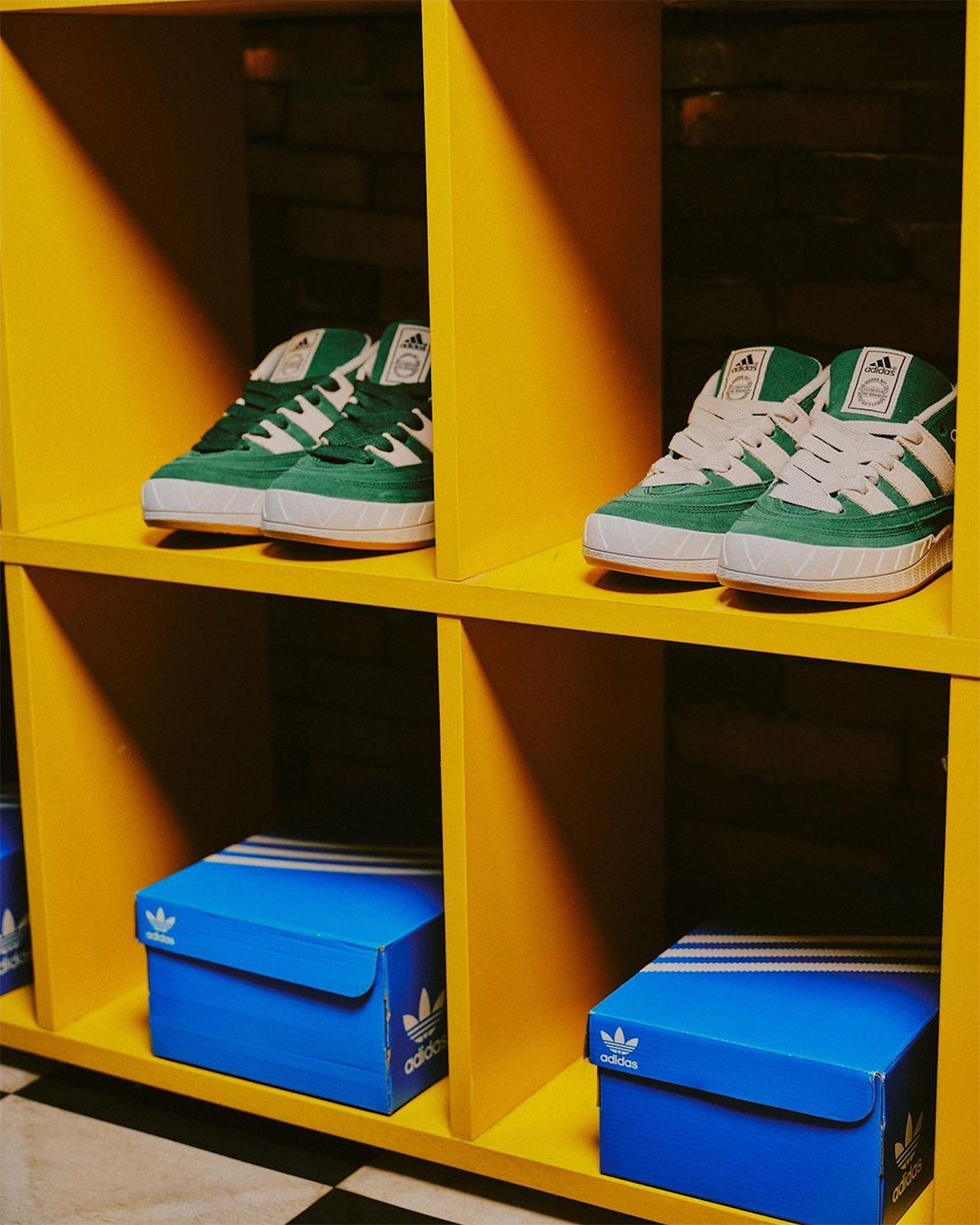 Atmos ra mắt bộ sưu tập hợp tác mới với adidas trong tông màu Collegiate Green - 6