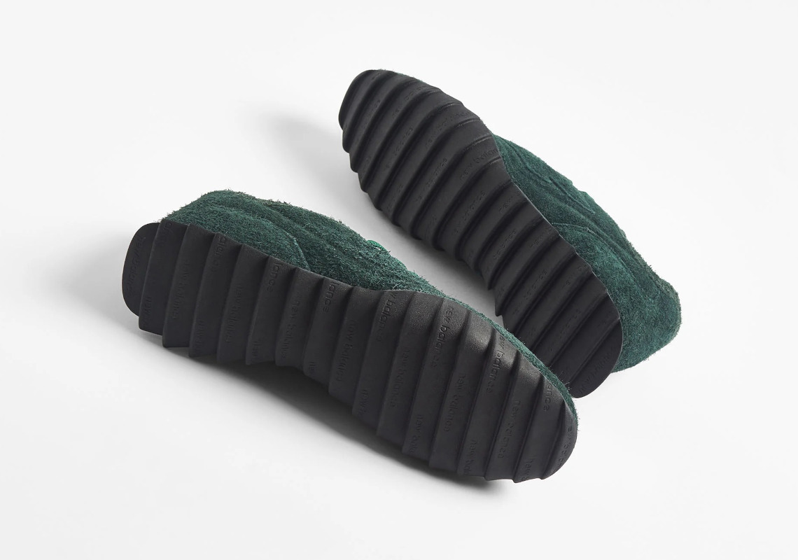 AURALEE hợp tác cùng New Balance trình làng giày RC30 mới - 12