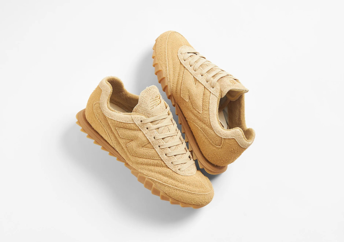 AURALEE hợp tác cùng New Balance trình làng giày RC30 mới - 3