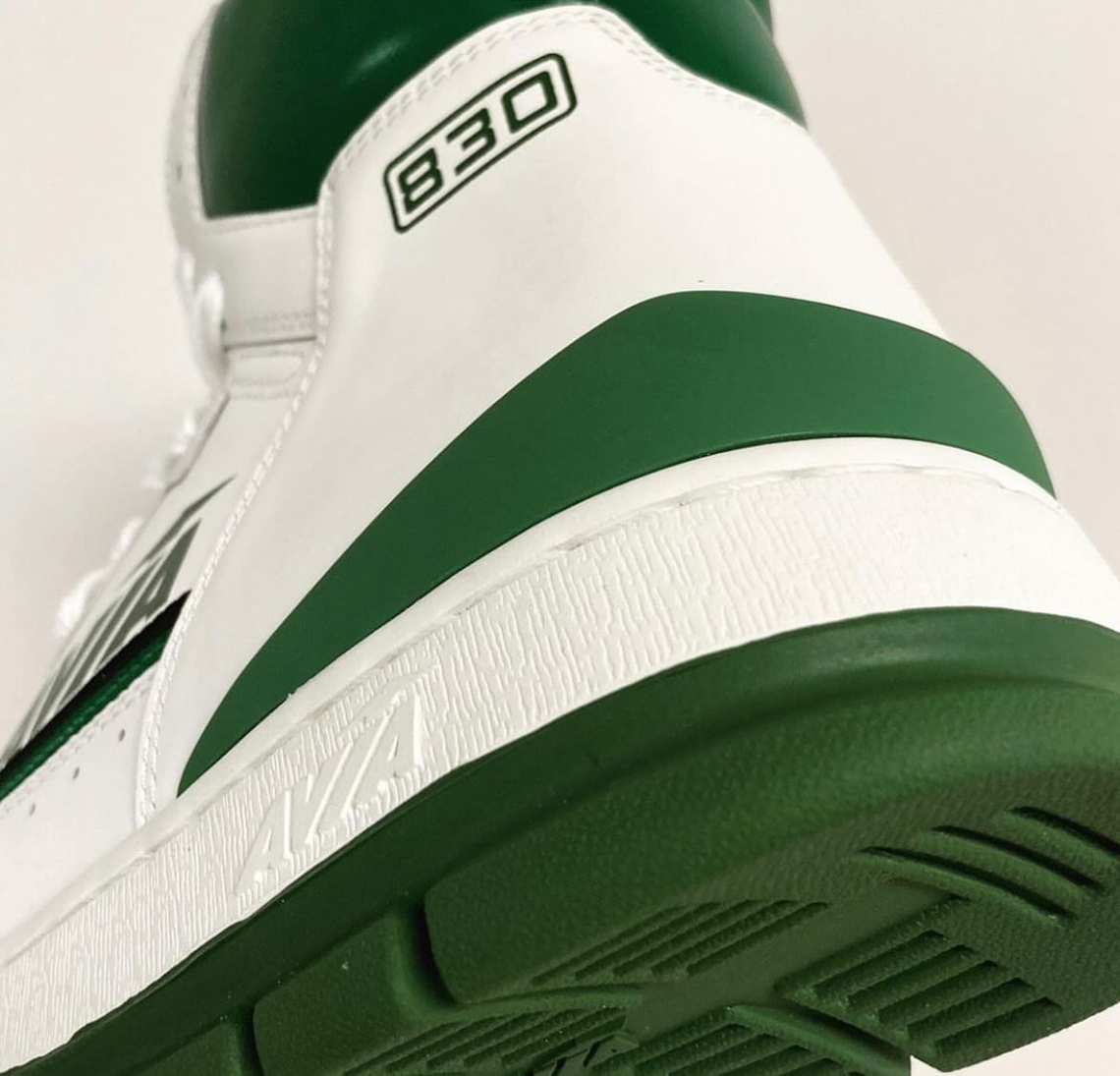 AVIA tìm cách lấy lại nỗi nhớ bóng rổ cuối thập niên 80 với mẫu 880 And 830 - 8