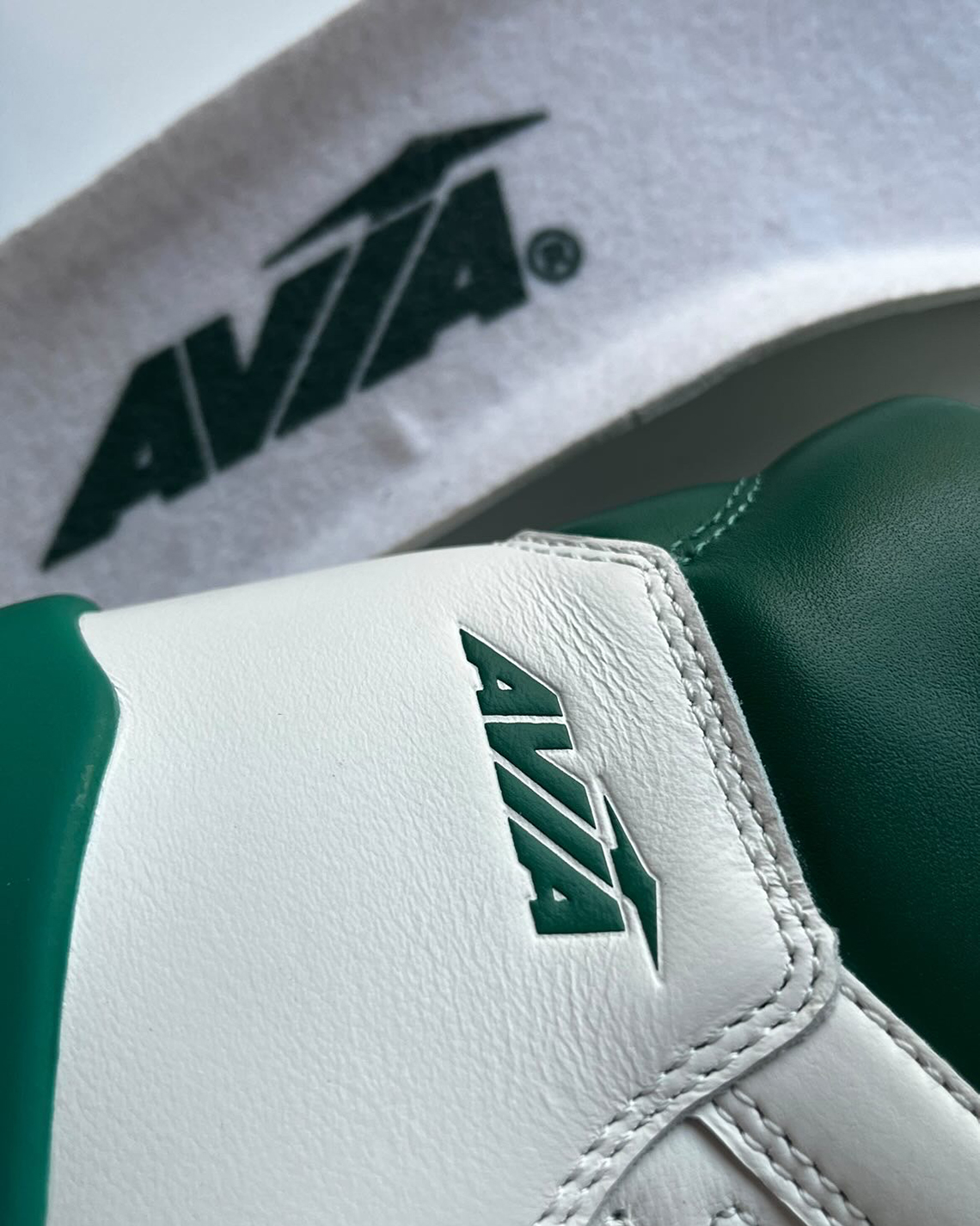 AVIA tìm cách lấy lại nỗi nhớ bóng rổ cuối thập niên 80 với mẫu 880 And 830 - 9