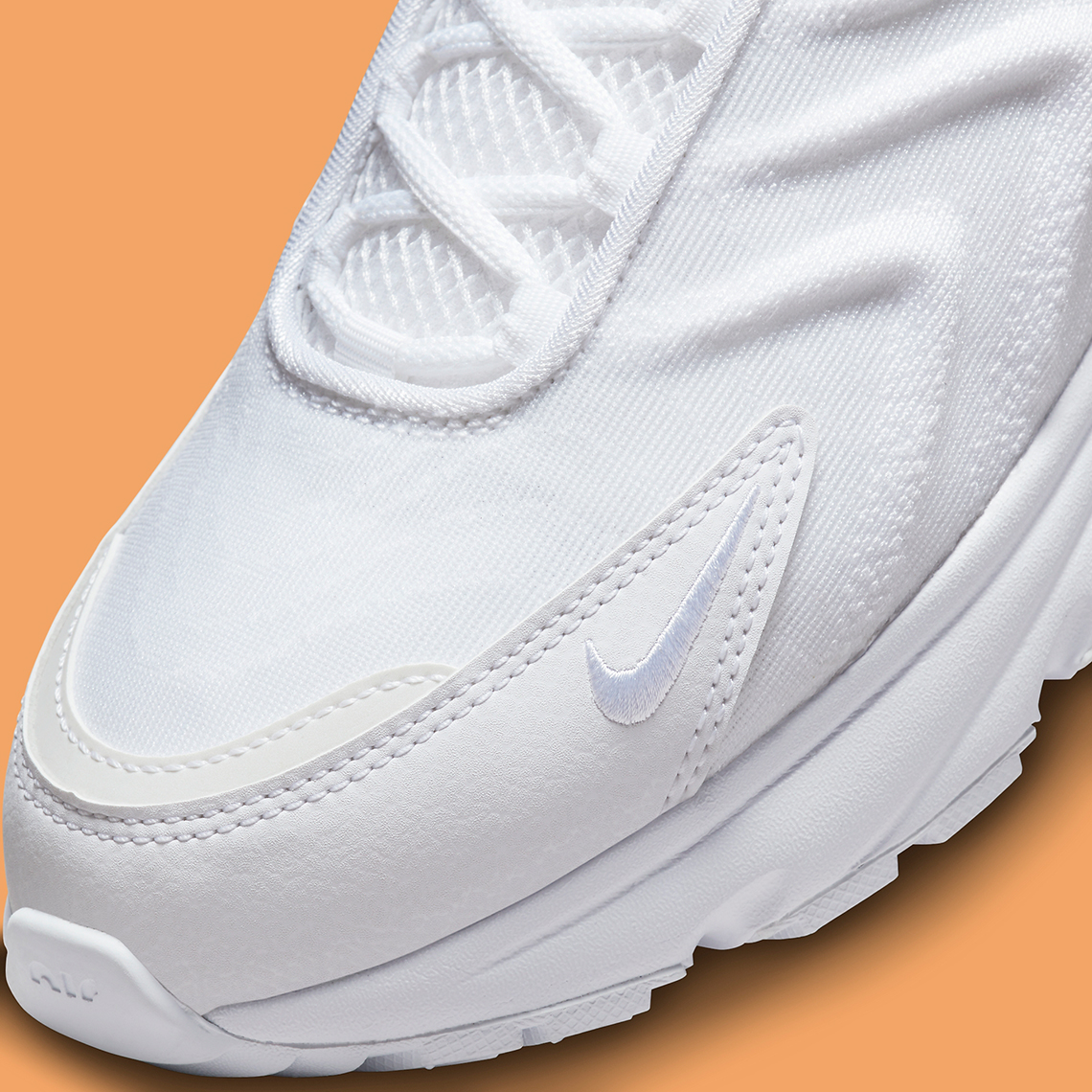 Ba màu trắng xuất hiện trên Nike Air Max TW - 7