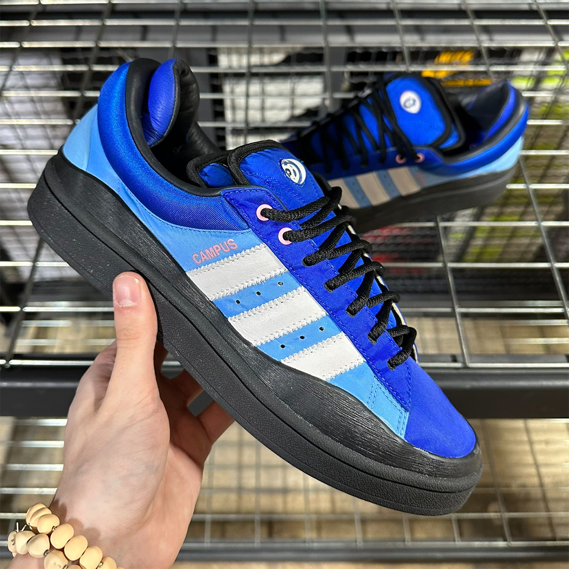 Bad Bunny Cập Nhật Màu Xanh Đen Cho Giày adidas Campus Light - 2