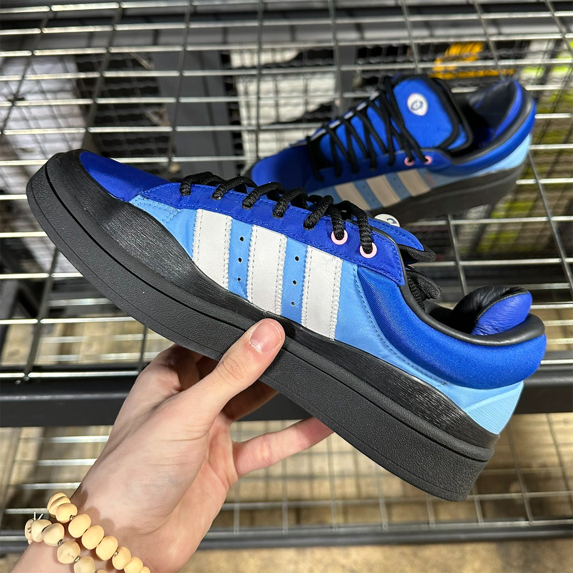 Bad Bunny Cập Nhật Màu Xanh Đen Cho Giày adidas Campus Light - 3